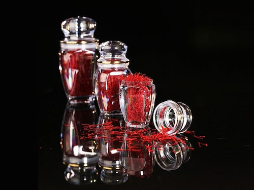 زعفران خالص با رایحه گرم و ماندگاری زیاد